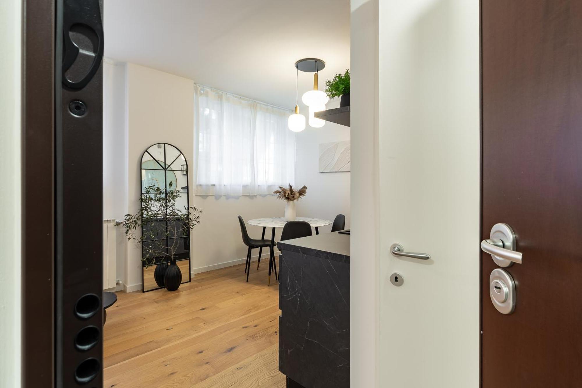 45Royal Stylish House Milan City Center ภายนอก รูปภาพ